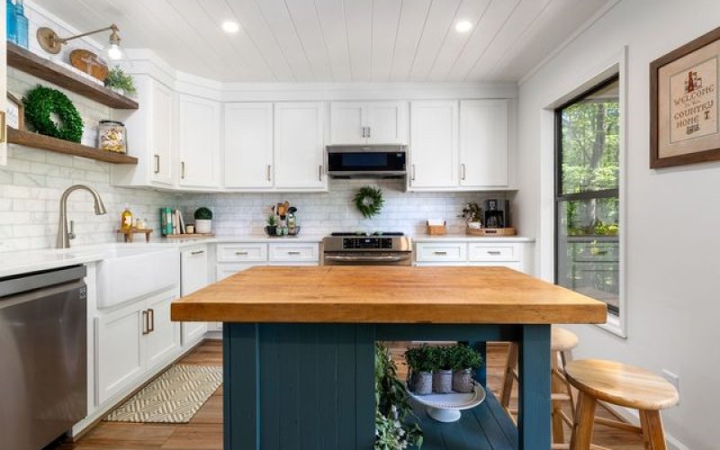 R Lucas Construction & Design LLC